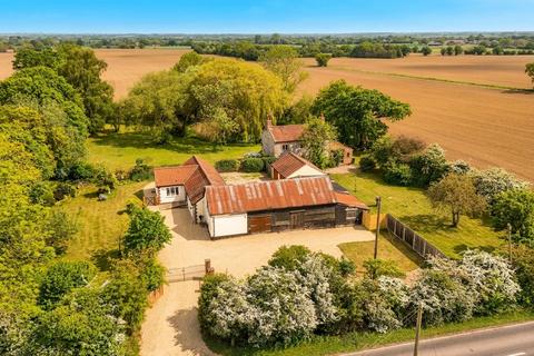 5 bed property, in Thetford Road, £725,000