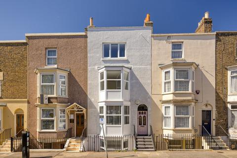 4 bed property, in Hardres Street, £425,000