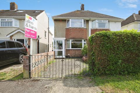 2 bed property, in Herschel Crescent, £325,000
