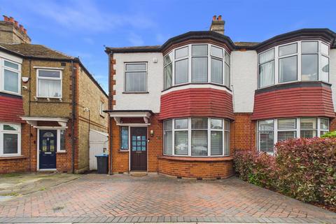 3 bed property, in Ridge Crest, £650,000