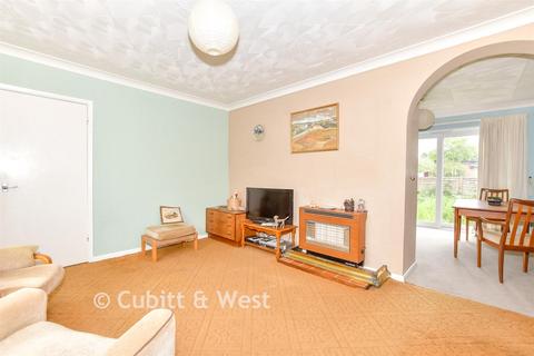 3 bed property, in Hooks Lane, £300,000