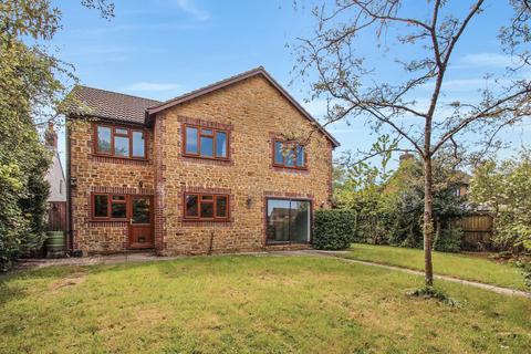 5 bed property, in Yew Tree Farm, £475,000