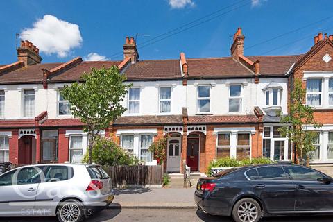 3 bed property, in Tylecroft Road, £499,950