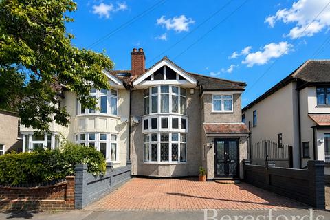 3 bed property, in Fairkytes Avenue, £625,000