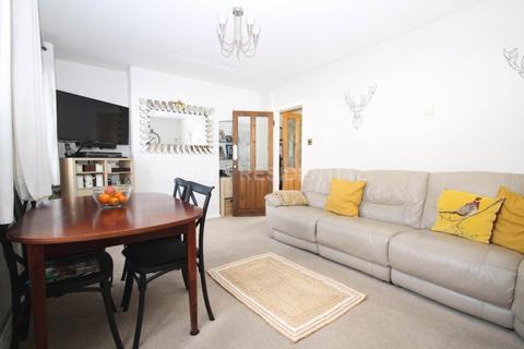 4 bed property, in The Crescent, £650,000