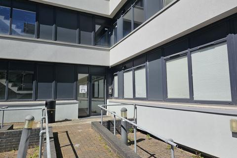1 bed property, in Romsey Road, £120,000