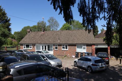 3 bed property, in Hayes Lane, £750,000