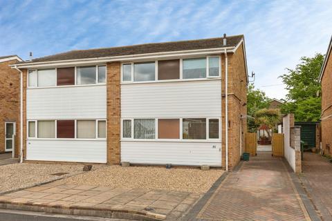 3 bed property, in Bevington Close, £325,000