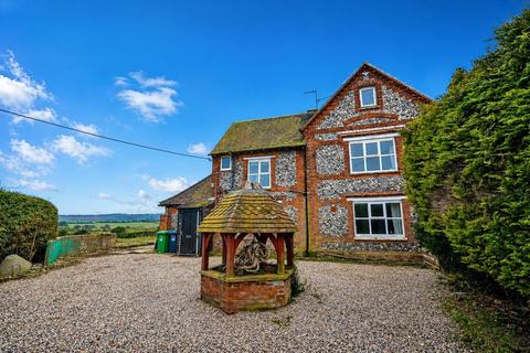 4 bed property, in Weybourne, £400,000