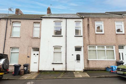 2 bed property, in Lambert Street, £150,000