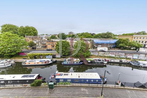 1 bed property, in Wiltshire Row, £410,000