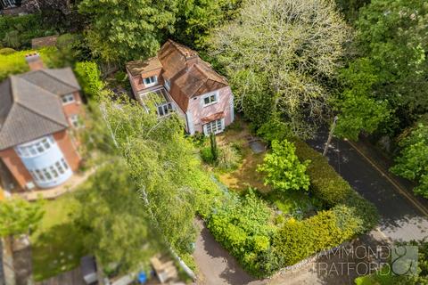 3 bed property, in Cotman Road, £475,000