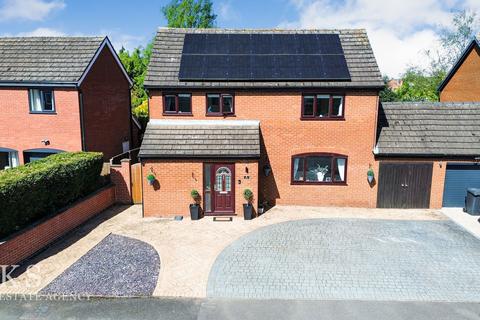 4 bed property, in Dove Grove, £500,000
