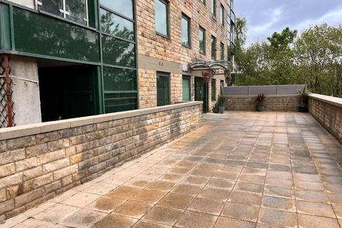 2 bed property, in Stone Street, £45,000
