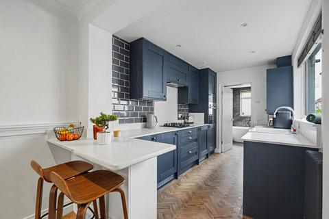 3 bed property, in Hallford Way, £425,000
