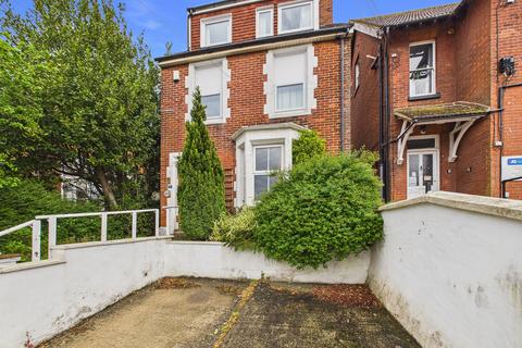 5 bed property, in Nunnery Fields, £430,000
