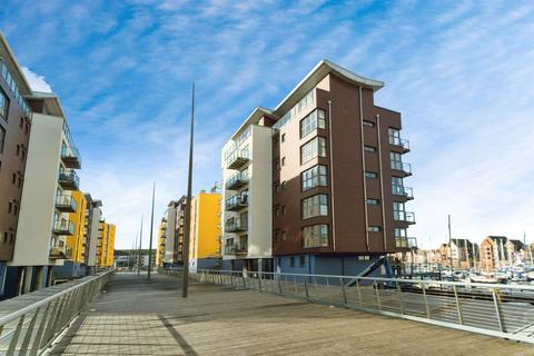 2 bed property, in Midway Quay, £230,000