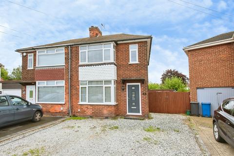 3 bed property, in Conway Avenue, £250,000