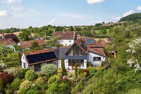 4 bed property, in Chaffcombe, £650,000
