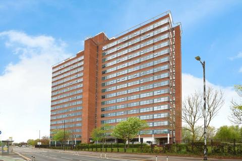 1 bed property, in West Point, £79,000