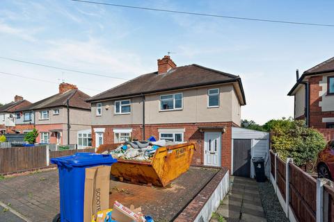 2 bed property, in Blewitt Street, £155,000