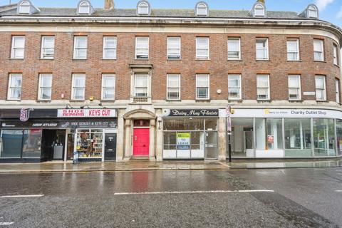 2 bed property, in Mill Street, £115,000