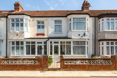 3 bed property, in Framfield Road, £500,000