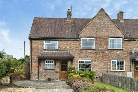 2 bed property, in Berrington Road, £350,000