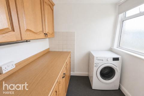 3 bed property, in Colbrook Avenue, £660,000