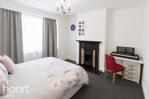 3 bed property, in Colbrook Avenue, £660,000