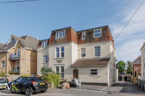 2 bed property, in Westby Road, £195,000