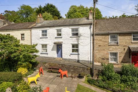 2 bed property, in Church Street, £225,000
