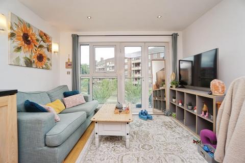 1 bed property, in Atlantic One, £85,000