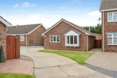 3 bed property, in Girton Close, £300,000