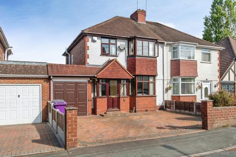 3 bed property, in Wimborne Road, £285,000
