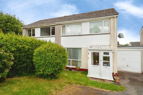 3 bed property, in Dennis Road, £210,000