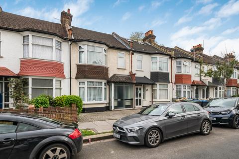 3 bed property, in Braemar Avenue, £475,000