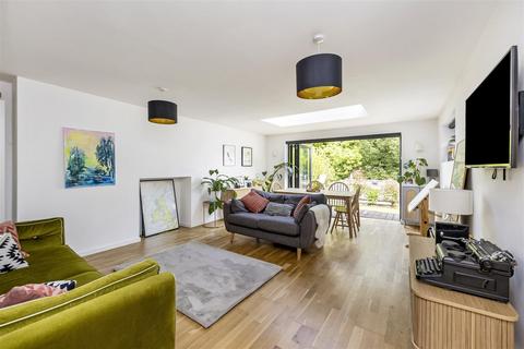 3 bed property, in Fairview Rise, £599,950