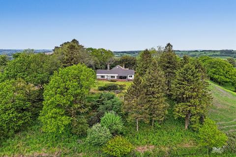 4 bed property, in Bridport, £750,000