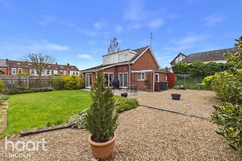 4 bed property, in Derby Street, £280,000
