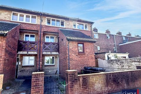 1 bed property, in Raglan Street, £105,000