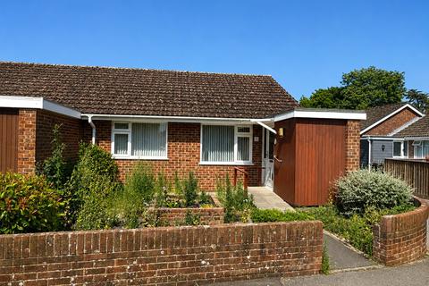2 bed property, in Kingsfield, £280,000