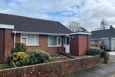 2 bed property, in Kingsfield, £300,000