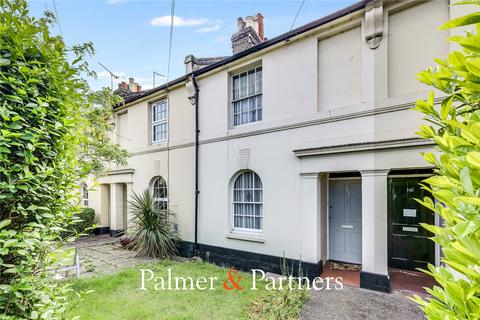 2 bed property, in Baddow Road, £280,000