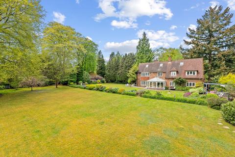 3 bed property, in Silver Lane, £1,795,000