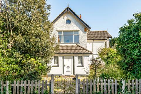 5 bed property, in Howard Road, £600,000