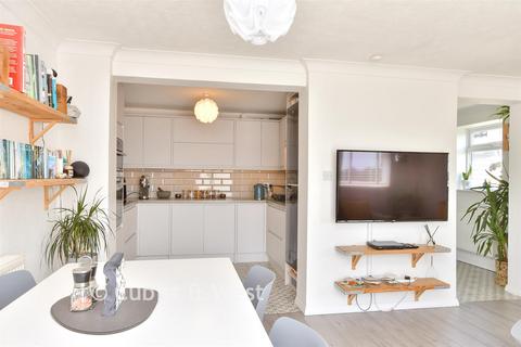 3 bed property, in Rudyard Close, £385,000