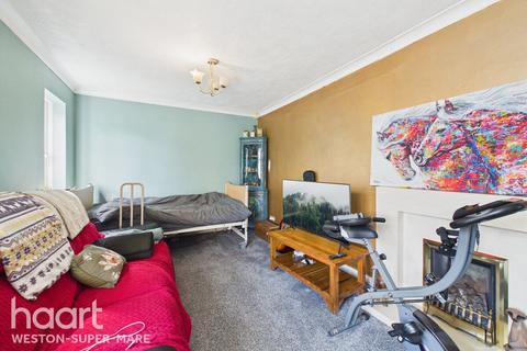 6 bed property, in Purn Way, £575,000