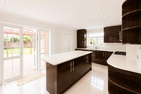 3 bed property, in Berwick Avenue, £585,000