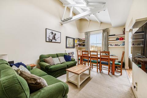1 bed property, in Finborough Road, £500,000